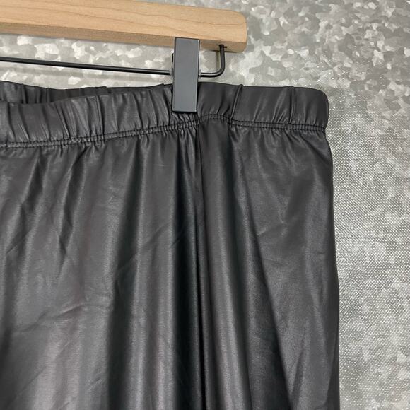 Torrid Women's Plus Size Black Faux Leather High Rise Leggings - Size 3 (3X) - Picture 3 of 8
